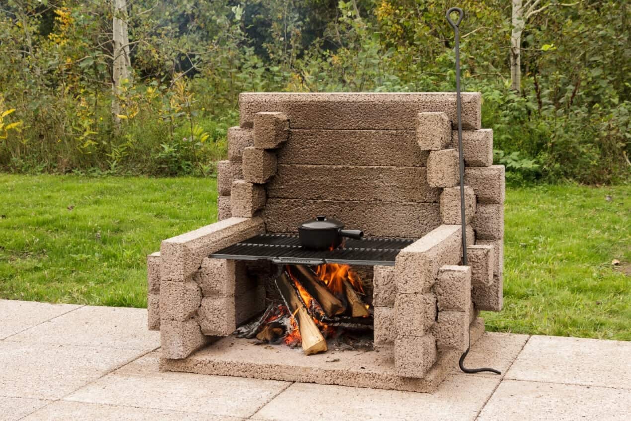 foyer-exterieur-pique-nique-a-dossier-grille-a-steak-beige