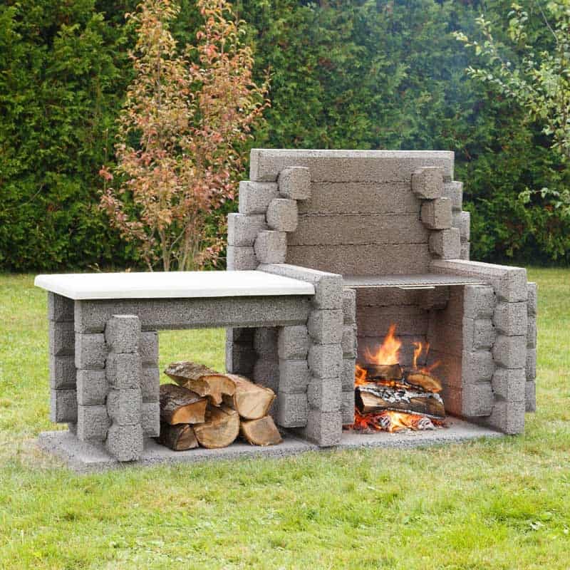 Foyer exterieur Campagnard a dossier avec grille de cuisson stainless assemblage a gauche