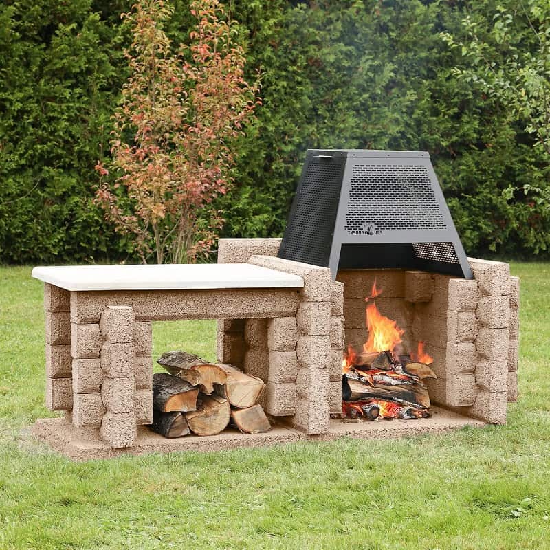 foyer le campagnard beige pare-étincelles boîte à bois assemblée à gauche